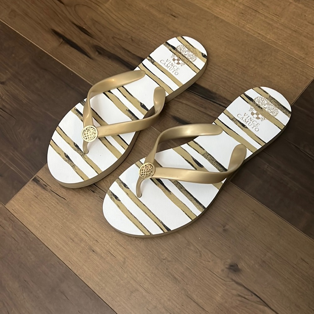 Vince Camuto Sandals/Flip Flops